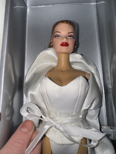 Integrity toys close - integrity, close-up