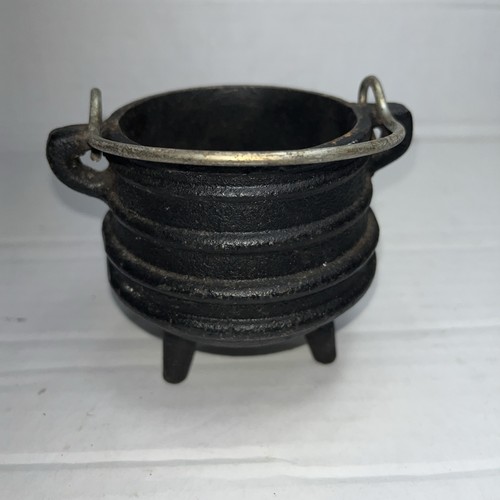 Cast iron pot 8oz 3 - 8oz,, 3.5"