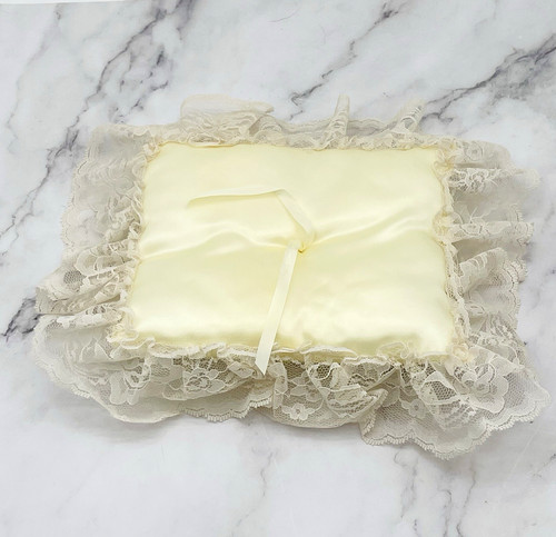 Vtg satin pastel yellow - vtg,