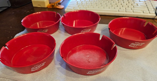Red coca cola ashtray plastic - red,