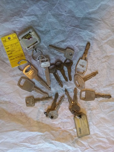 Vintage ford car - vintage, keys