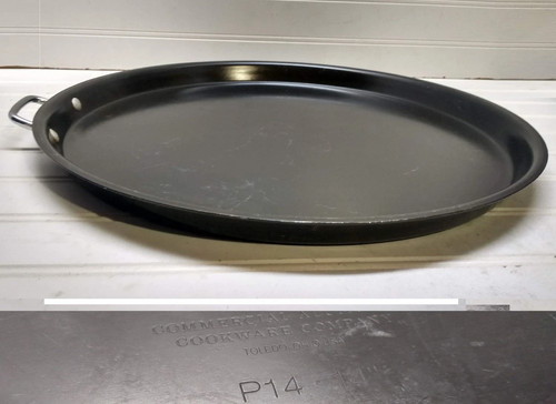 Calphalon pizza pan - 14",