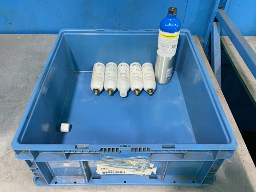 Helium dry gas standard - /,