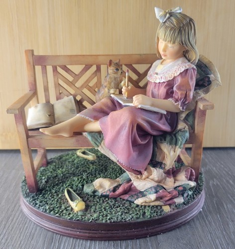 Mama says figurine discover - says,