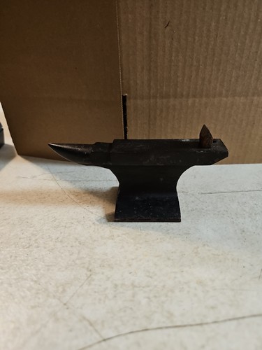 Vintage miniature cast - miniature, iron