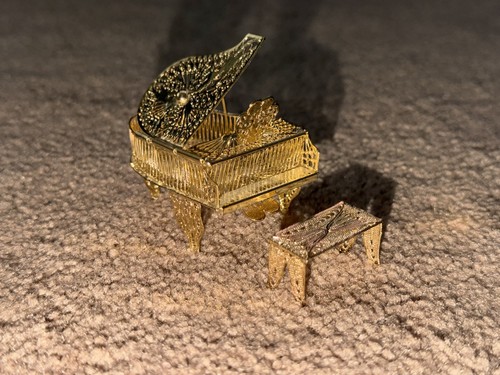 Miniature goldtone grand - miniature,