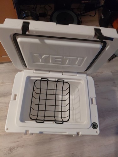 Yeti tundra cooler box - 35,