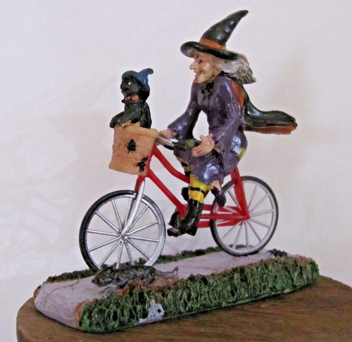 Lemax spooky town figurine - lemax,